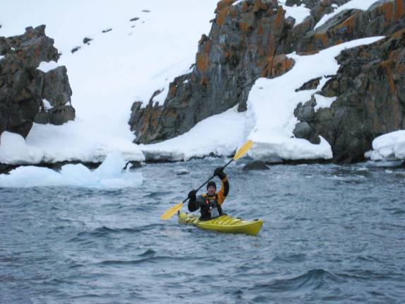 Caiaque em Half Moon Island, na Antártida